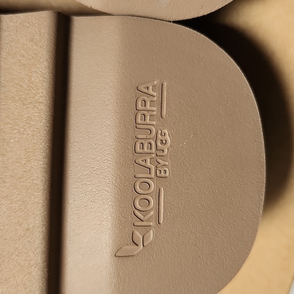 Koolaburra by UGG Burgundy Faux Fur Slippers Slides Women's 8 NWT and Box - Picture 8 of 9